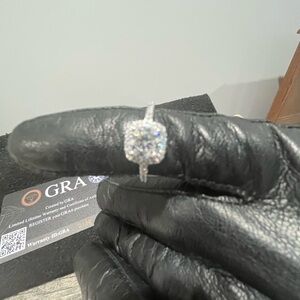 VVS1 1CT Engagement Ring / Ring